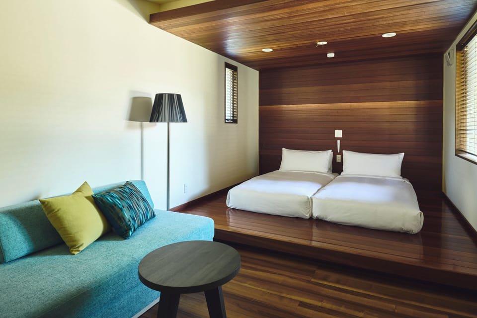 Down comforters, in-room safe, WiFi, bed sheets