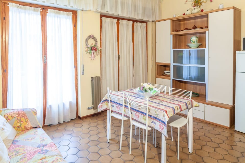 Dining Room, Kitchen