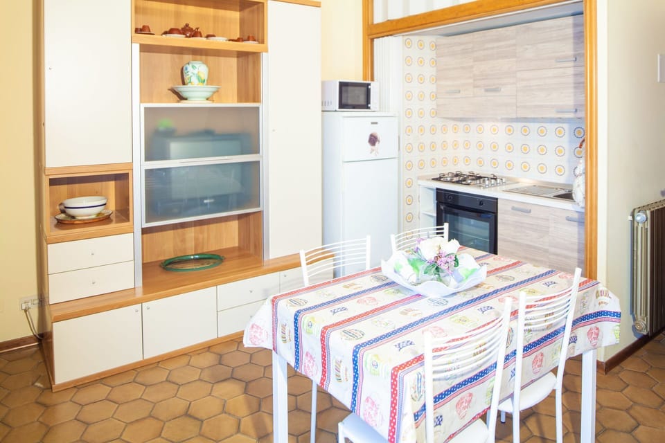 Dining Room, Kitchen