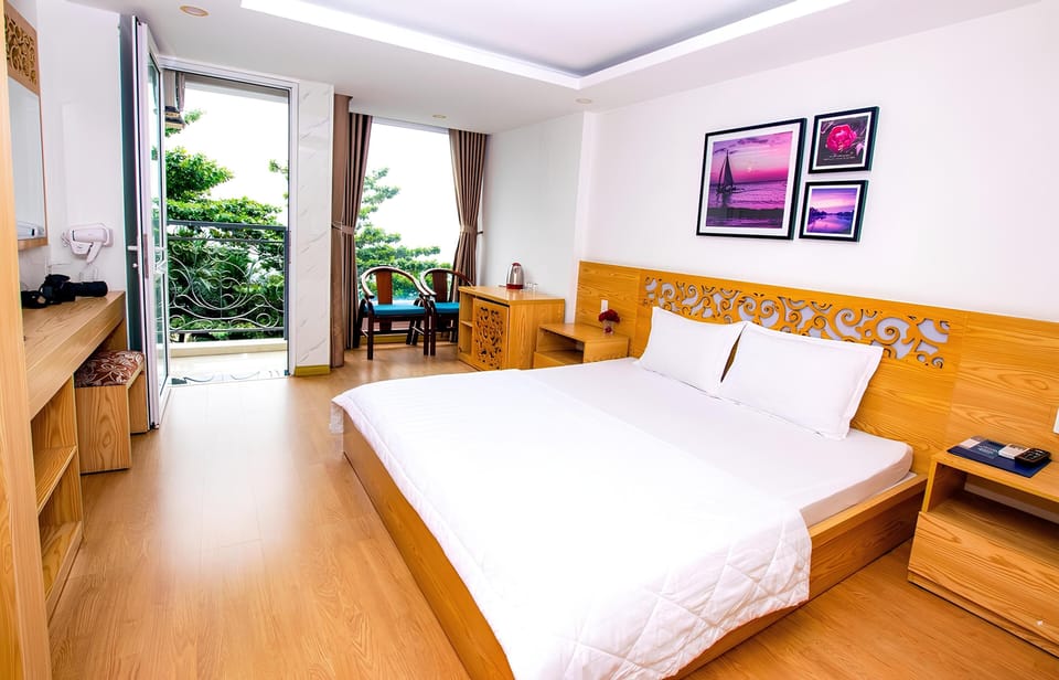 Deluxe Room, Sea View | Minibar, desk, laptop workspace, free WiFi