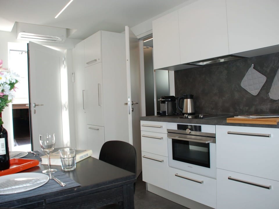 Room, Property, Furniture, Interior Design, Kitchen, Cabinetry, Countertop, Building, House, Floor