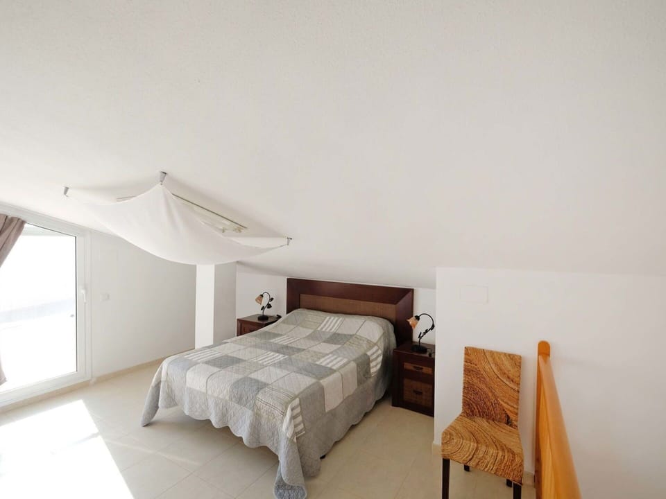 Bedroom, Bed, Furniture, Room, Property, Bed Frame, Interior Design, Bed Sheet, Wall, Bedding