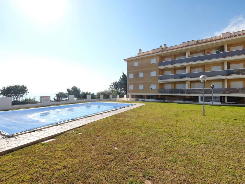 Property, Building, Architecture, Real Estate, Apartment, Swimming Pool, House, Sky, Grass, Residential Area