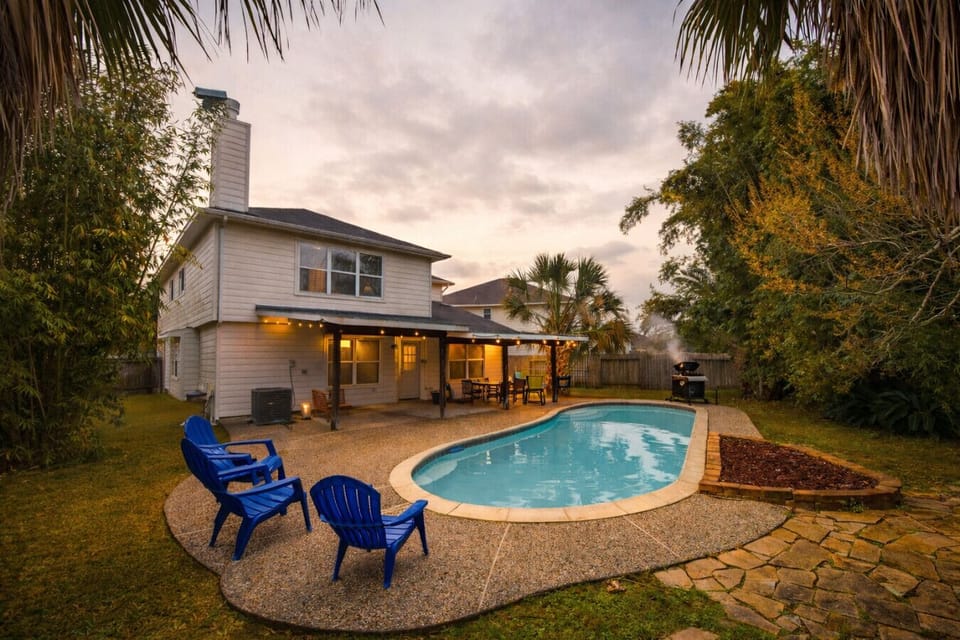 Backyard/Pool