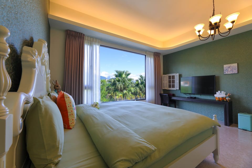 Desk, blackout drapes, iron/ironing board, free WiFi