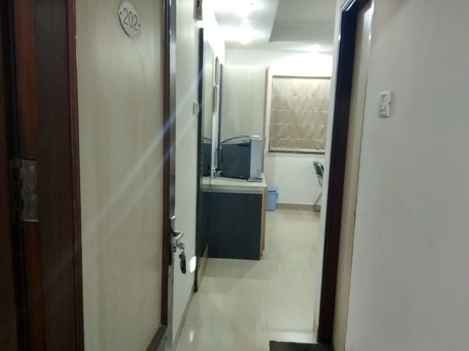 Deluxe Double Room, 1 Double Bed, Smoking, City View | 1 bedroom, Egyptian cotton sheets, premium bedding, memory foam beds