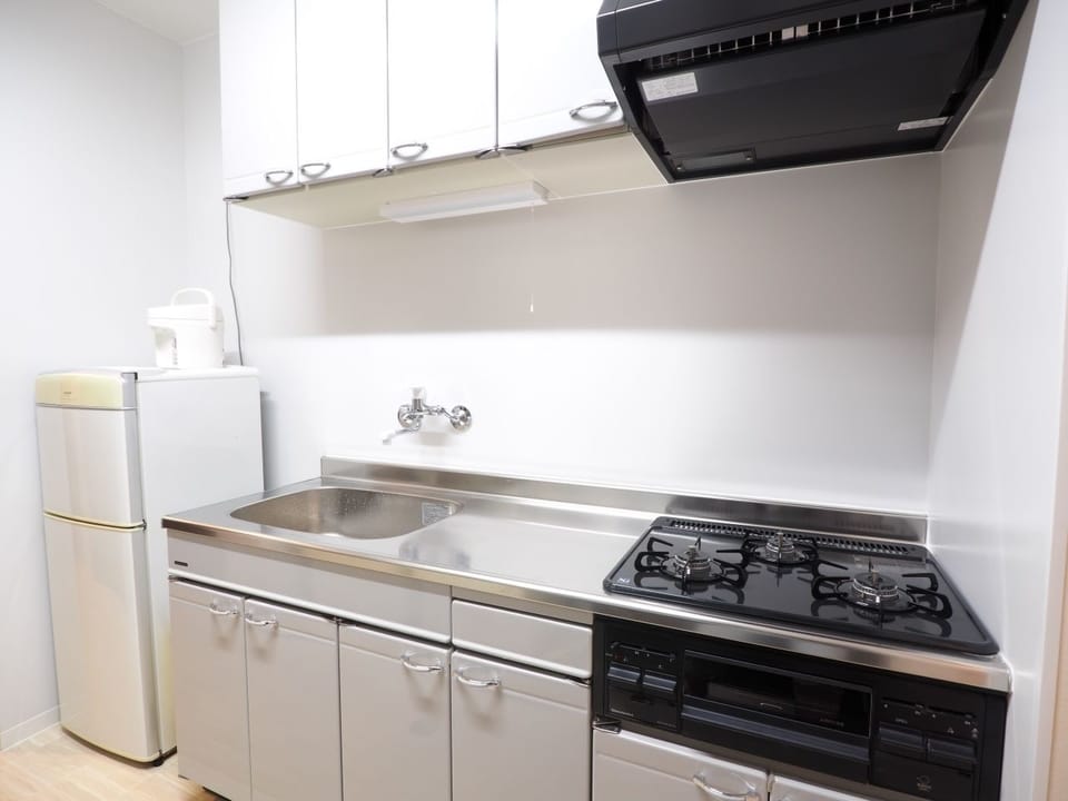 Fridge, microwave