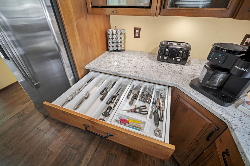 Plenty of utensils & steak knives!