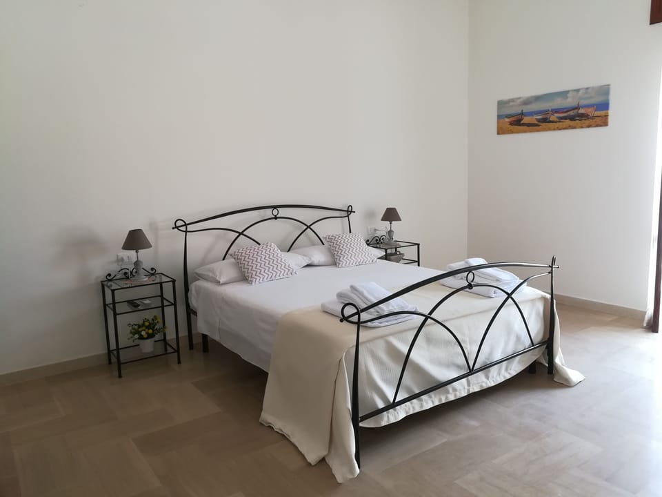 Suite, 2 Bedrooms | Minibar, free cribs/infant beds, rollaway beds, free WiFi