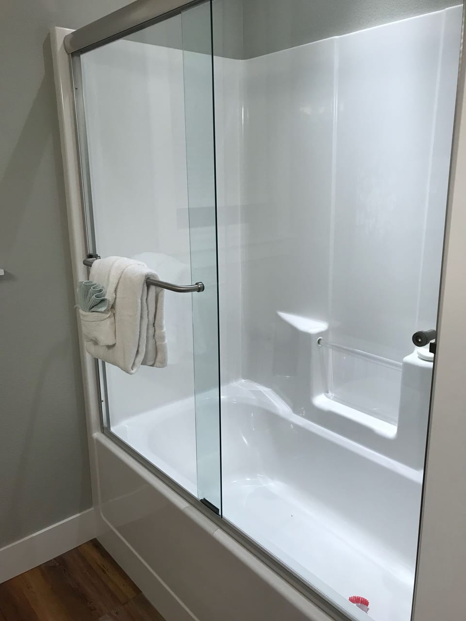 Upstairs guest bath
