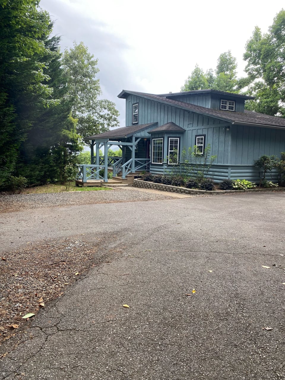 Outdoor parking with plenty of room to turn around