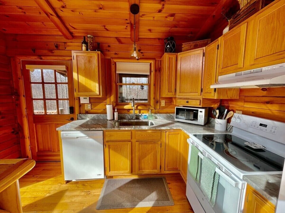 Additional kitchen view. 