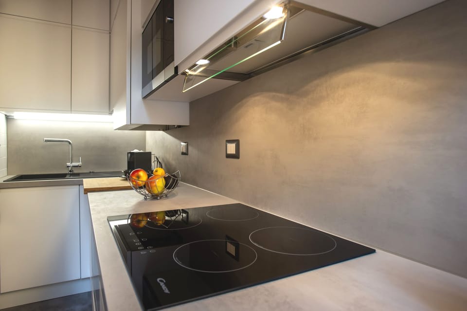 Deluxe Apartment, City View | Private kitchen | Fridge, microwave, oven, stovetop