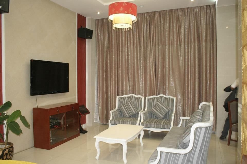 Deluxe Suite, 1 King Bed | Living area | TV