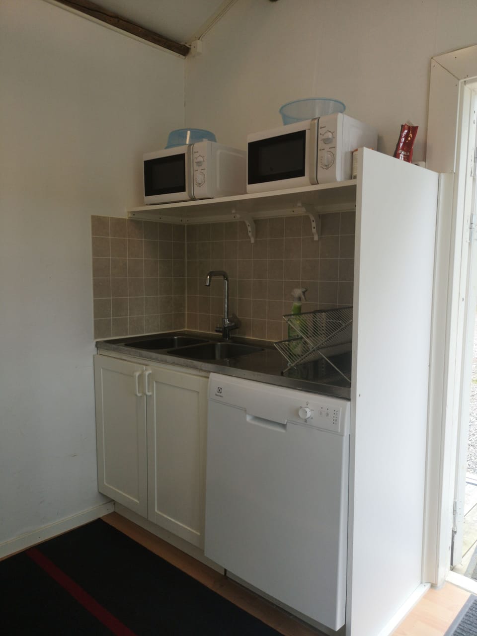 Cabin | Shared kitchen | Fridge, shared microwave, electric kettle
