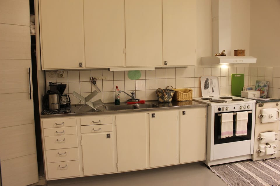 Traditional Apartment | Private kitchen | Coffee/tea maker, full-size fridge, oven, stovetop