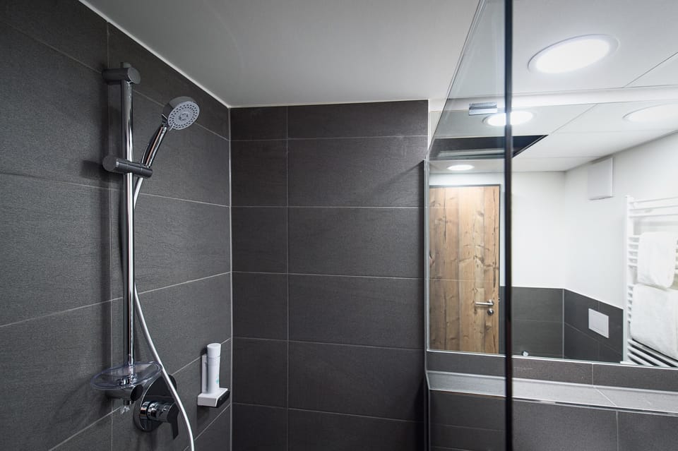 Shower, hair dryer, towels, shampoo