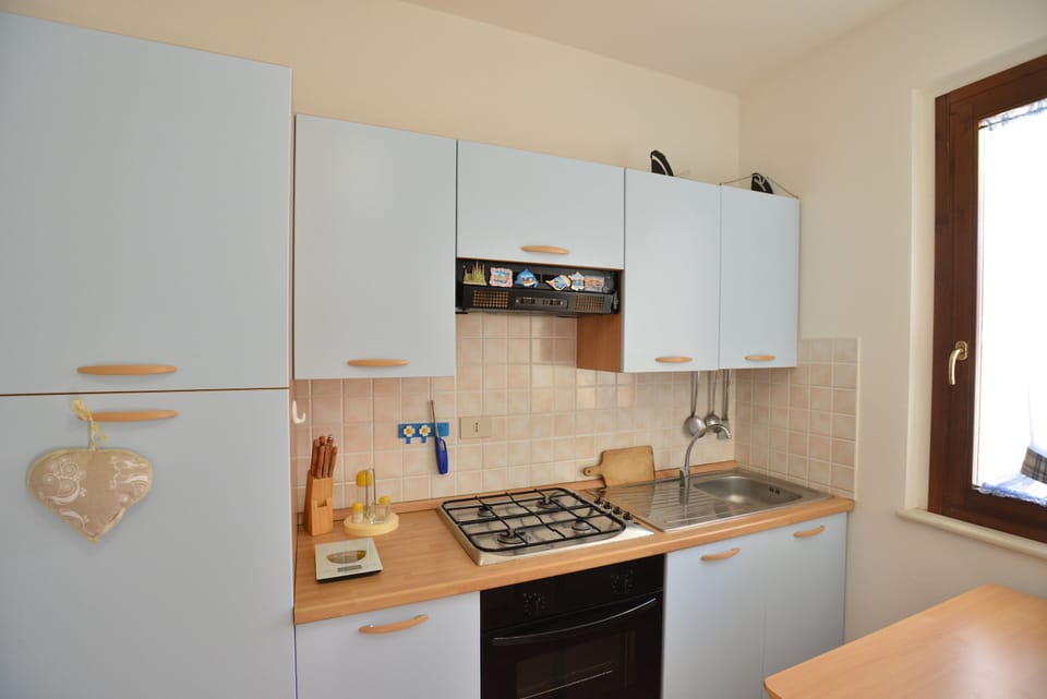 Standard Apartment, 2 Bedrooms | Private kitchen | Fridge, microwave, oven, stovetop