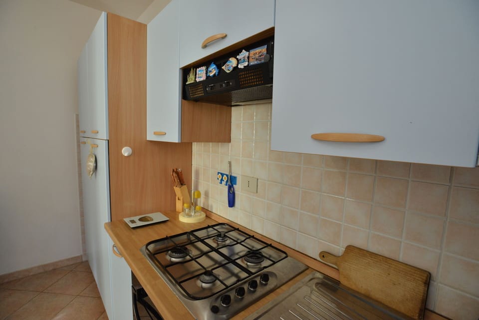 Standard Apartment, 2 Bedrooms | Private kitchen | Fridge, microwave, oven, stovetop