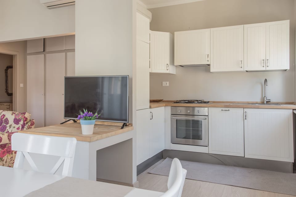 Apartment, 2 Bedrooms | Private kitchen | Full-size fridge, stovetop, cookware/dishes/utensils