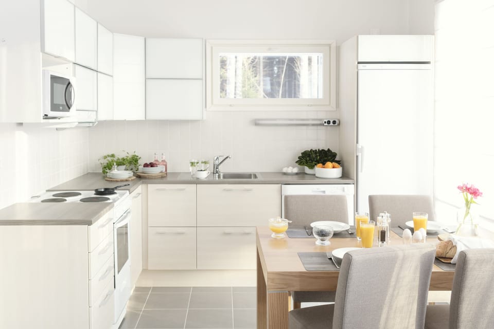 Small Villa | Shared kitchen | Fridge, microwave, oven, stovetop