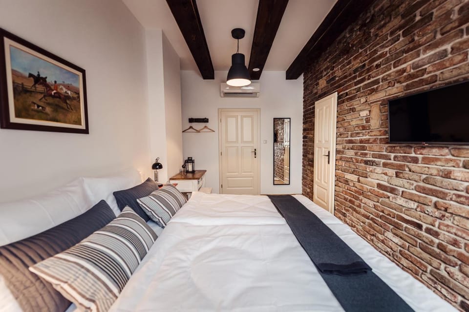 Blackout drapes, iron/ironing board, free WiFi, bed sheets