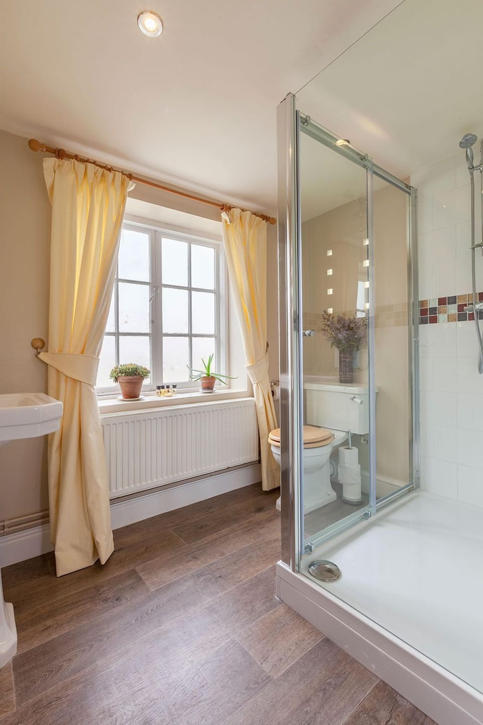 Downstairs Ensuite Bathroom