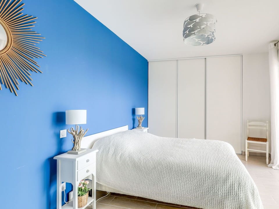 Bedroom, Room, White, Bed, Furniture, Blue, Wall, Property, Interior Design, Bed Sheet