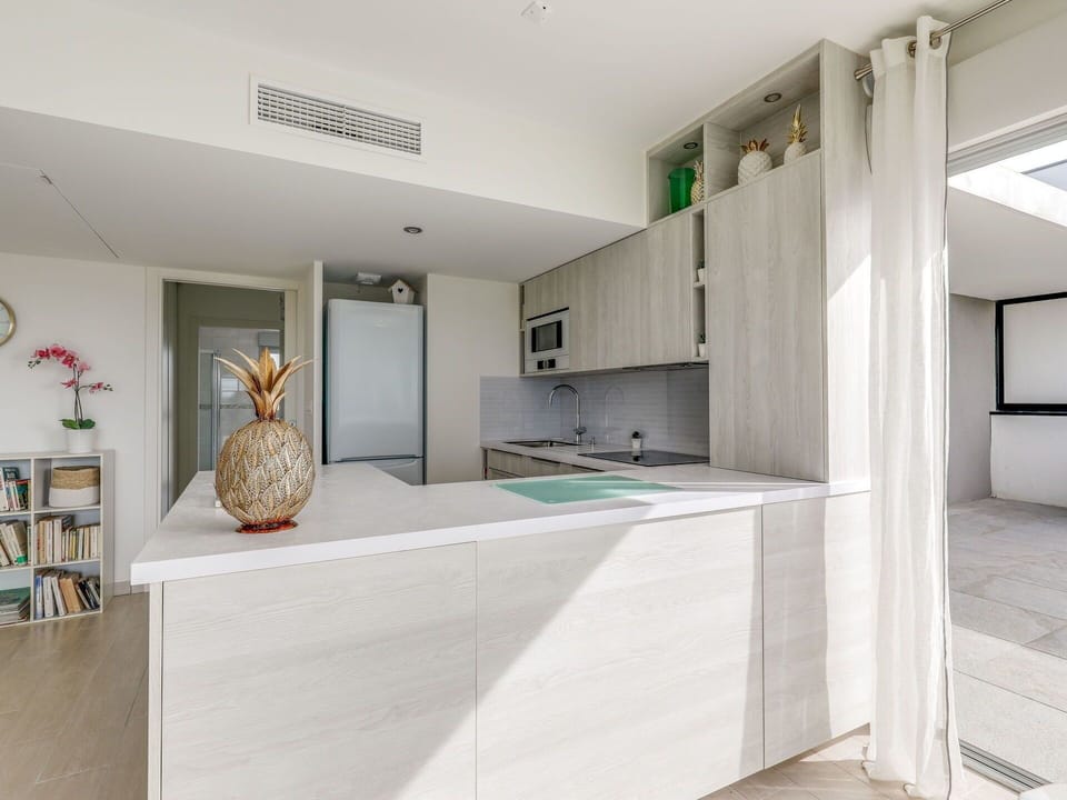Property, Room, Interior Design, Ceiling, Floor, Furniture, Countertop, House, Building, Architecture