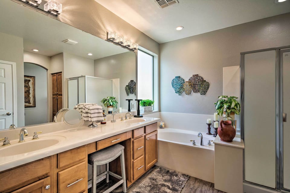 En-Suite Bathroom | Towels Provided
