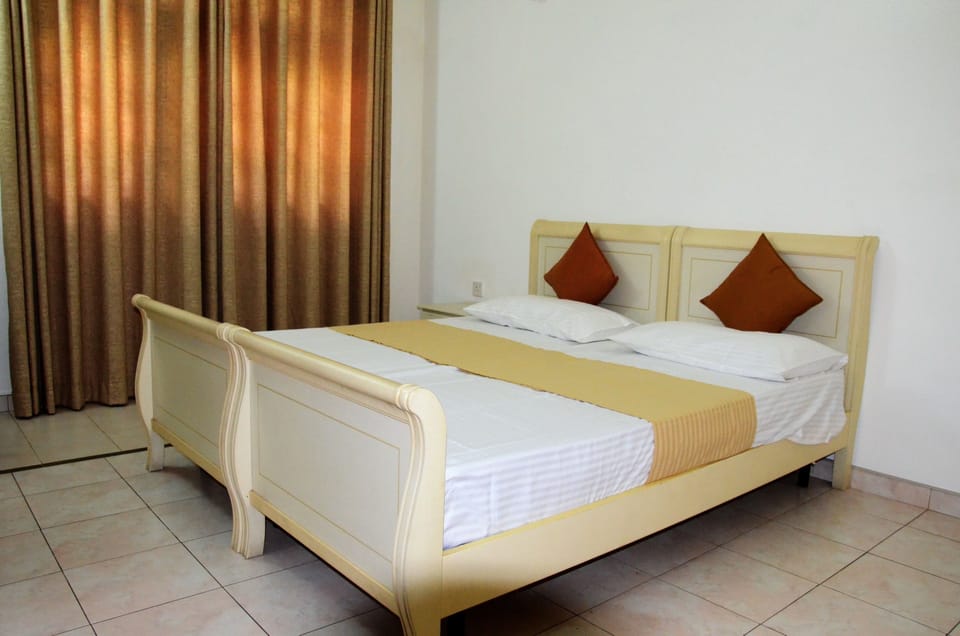 Blackout drapes, soundproofing, iron/ironing board, free WiFi