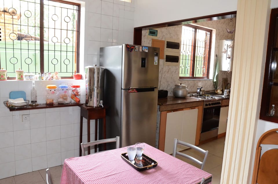 Shared fridge, microwave, stovetop, cookware/dishes/utensils
