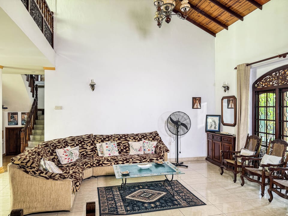 Gondolas Holiday Lanka Bed and Breakfast in Western Province