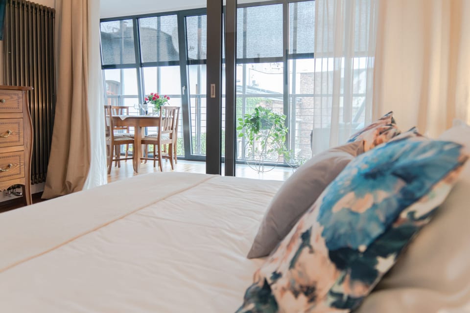 Deluxe Apartment, 1 Bedroom, Kitchenette | Premium bedding, in-room safe, desk, iron/ironing board