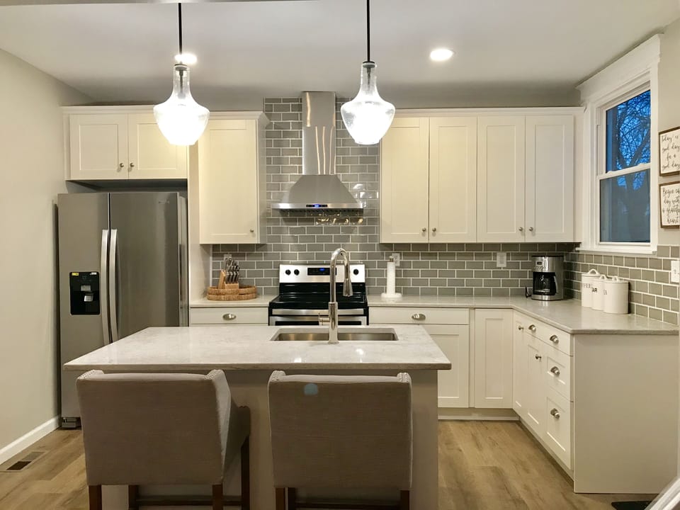 Fully equipped kitchen. Stainless steel appliances and quartz countertops.