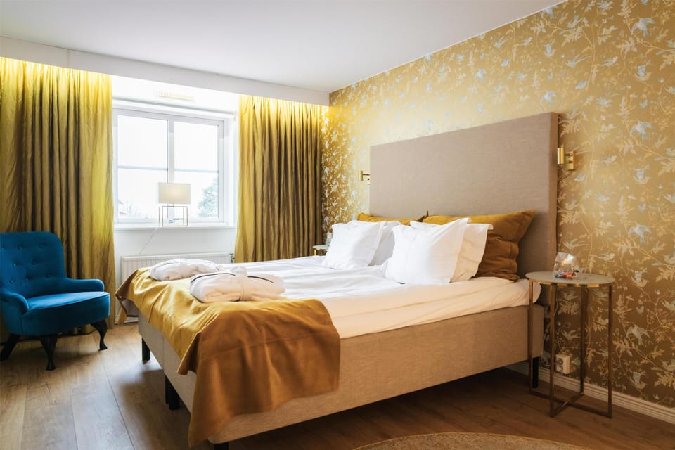 Suite, 1 King Bed, Hot Tub, Lake View | Desk, rollaway beds (surcharge), WiFi (free), individually decorated