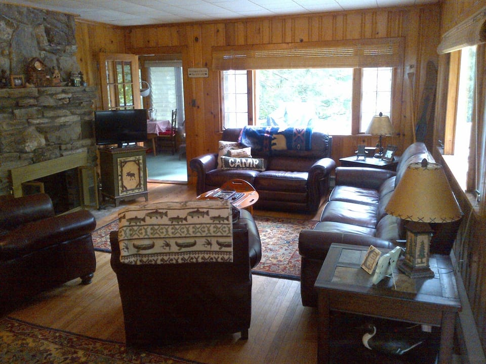 Cozy Cabin, built in the 1950's and in the family ever since. 