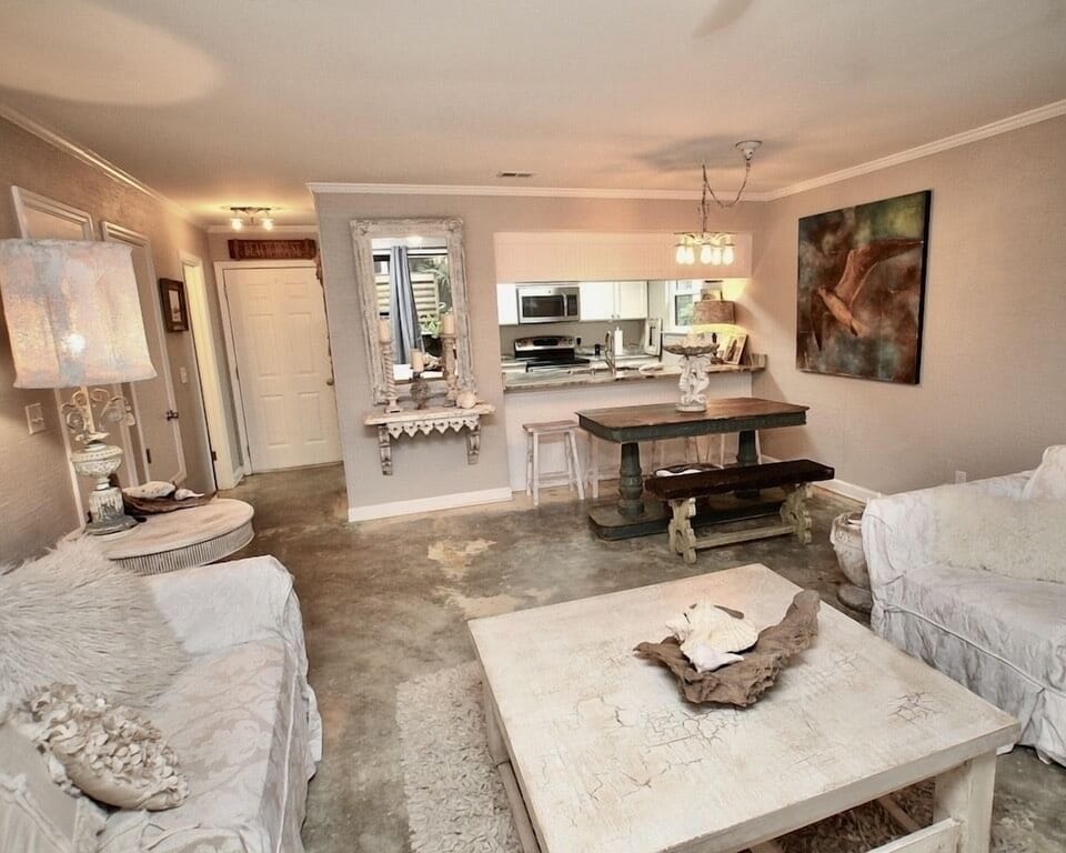 Living room / dining room