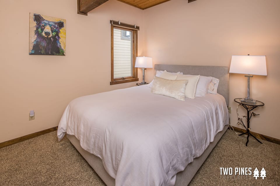 Guest Bedroom with Queen Bed (main floor)