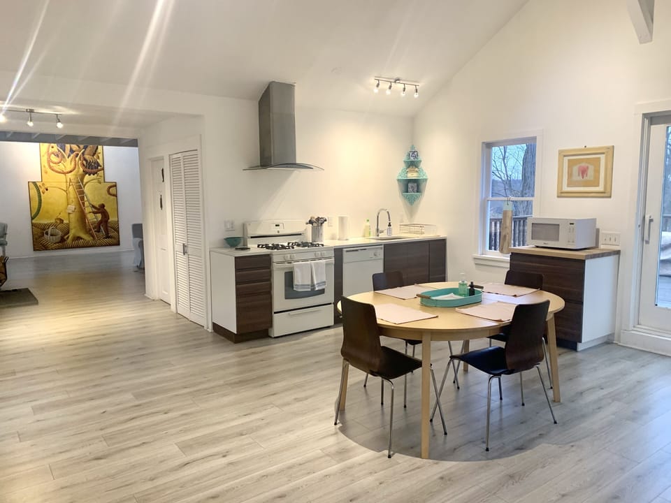 Your fully equipped kitchenette.

