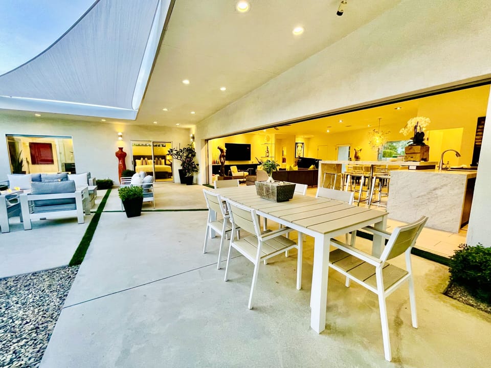 Outdoor dining