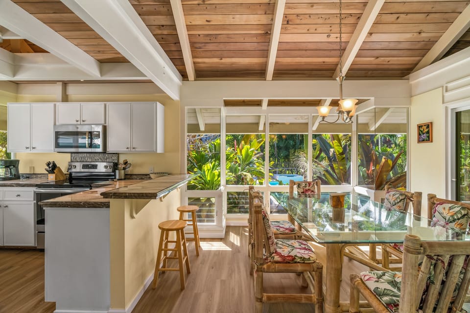 Kitchen / Dining Area