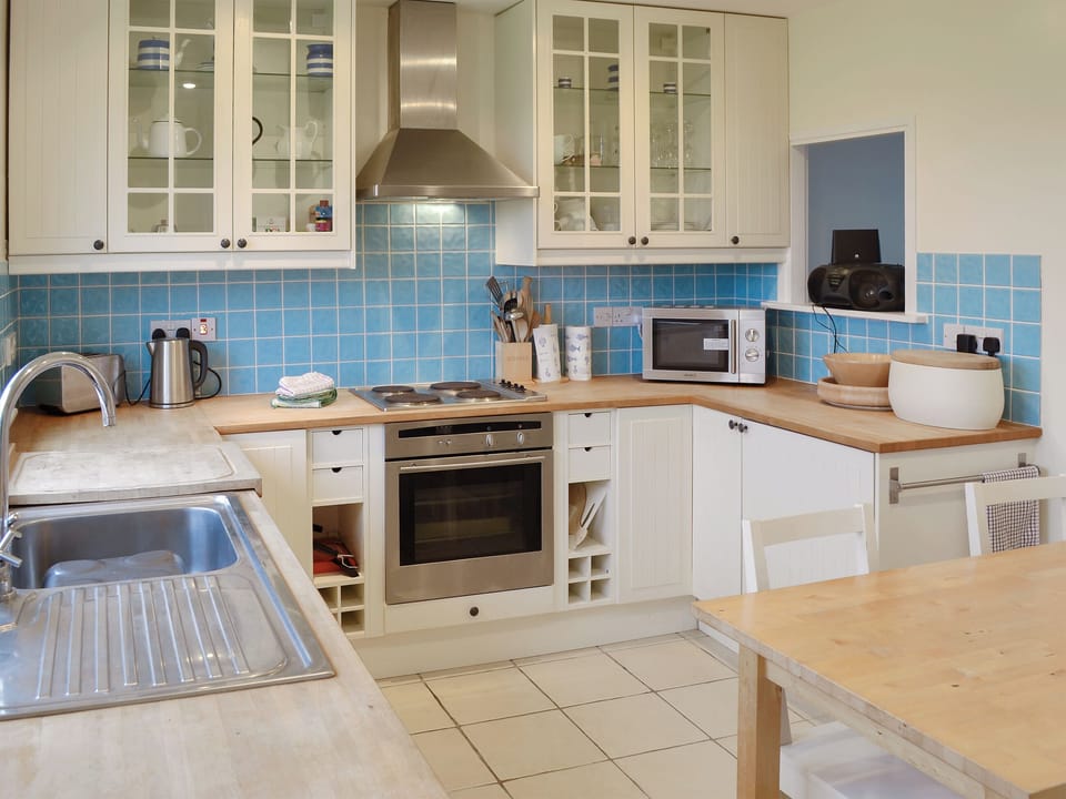 Well equipped kitchen/ dining room | Chynoweth, St. Keverne, near Helston