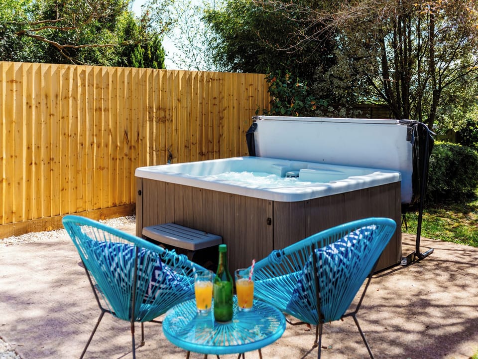 Relaxing private hot tub | Wagtails, Langford Budville, near Wellington