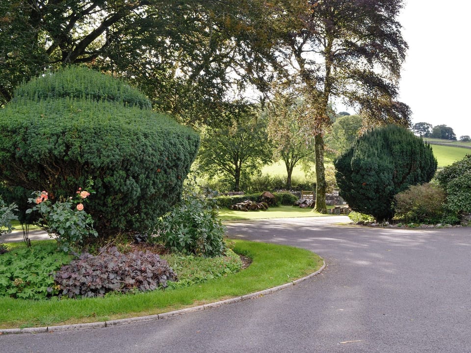 Main driveway and parking area | Jose&rsquo;s at the Grange - Grange Country House Holiday Cottages, Loweswater, near Cockermouth