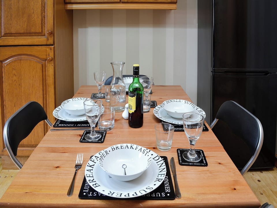 Enjoy a family meal in the lovely kitchen/diner | Creel Cottage, Auchmithie, near Arbroath