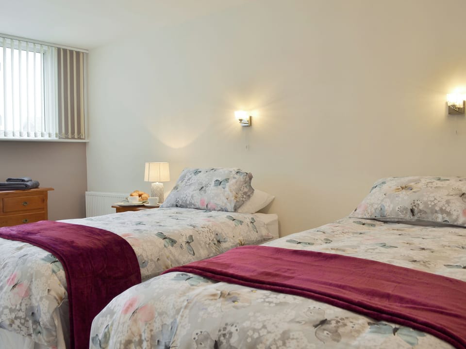 Comfortable twin bedroom | The Warren, Whitstable
