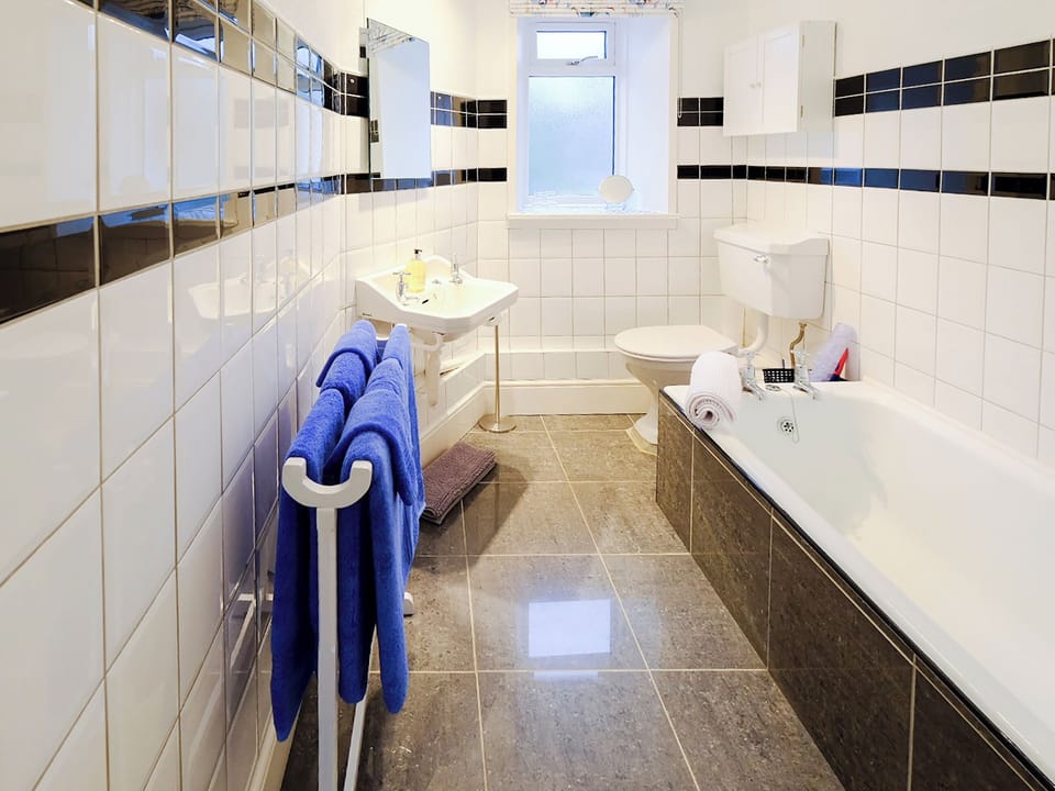 Bathroom | Fisher&rsquo;s Cottage, Balintore, near Tain