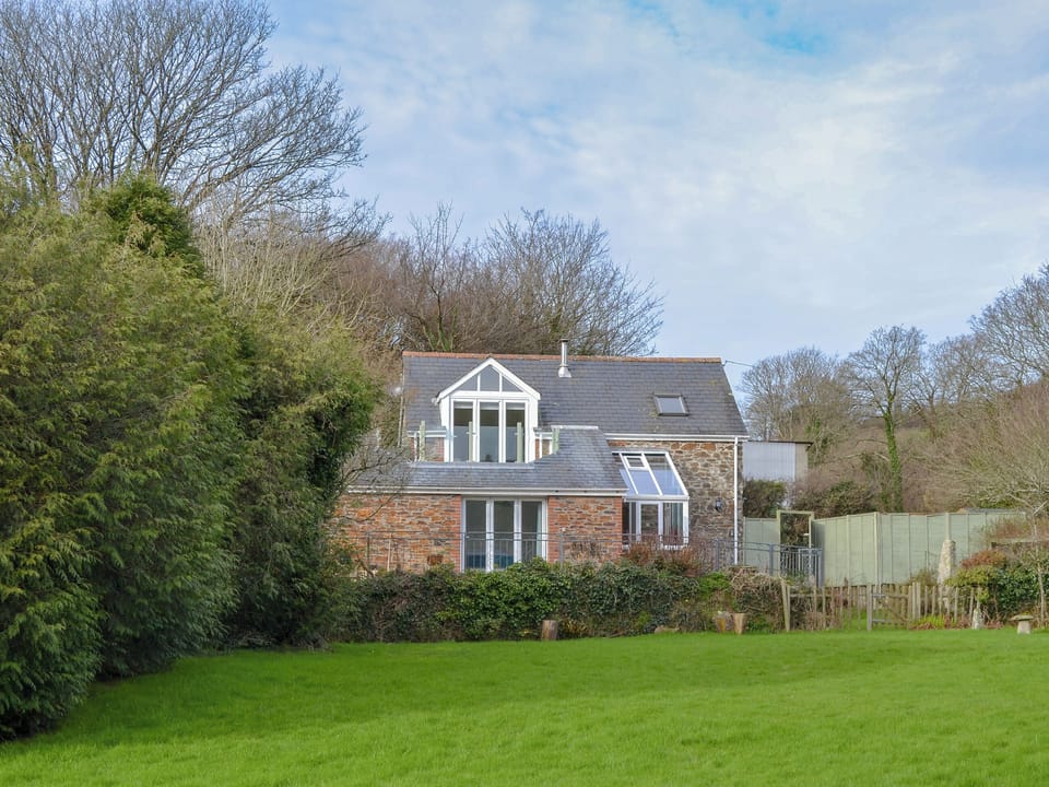 Wonderful holiday home | Willow Barn, Polmassick, near St Austell