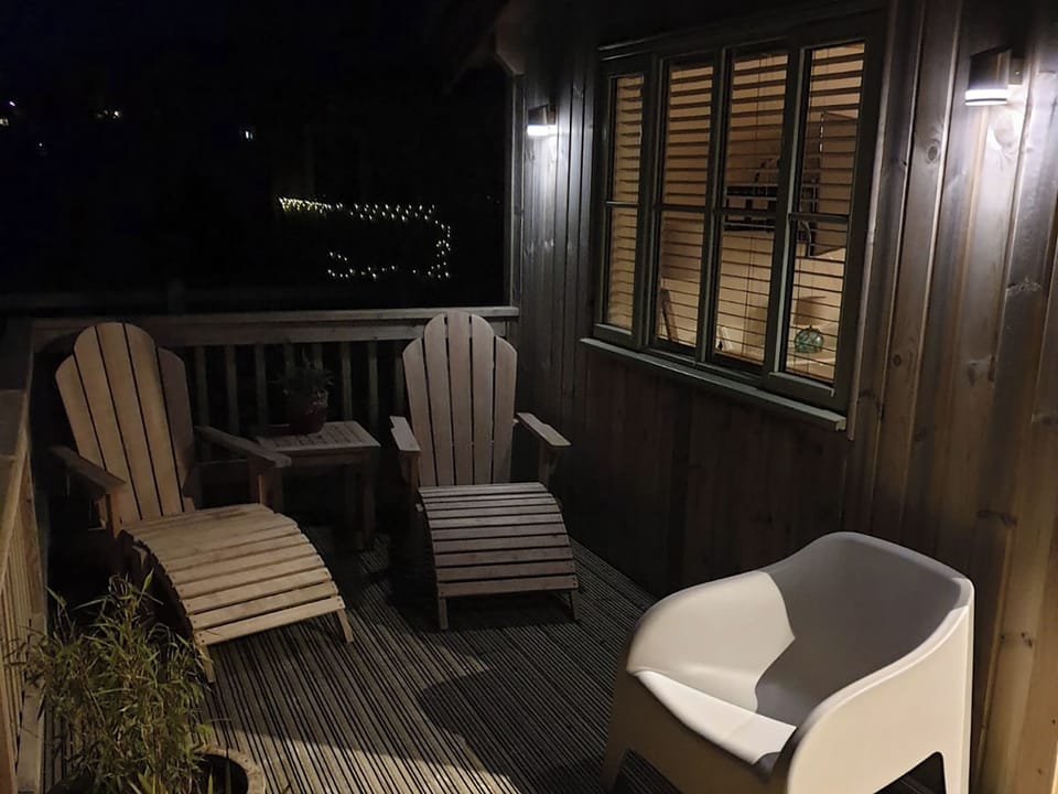 Solar-lit front deck | Meadowside Lodges- Peregrine Lodge - Meadowside Lodges, St Columb, near Padstow